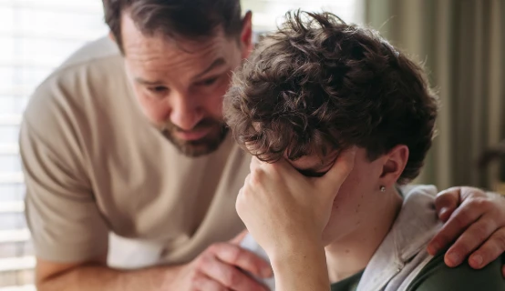 Warmte en kritiek: Hoe je als ouder het verschil kan maken voor de depressie van je kind