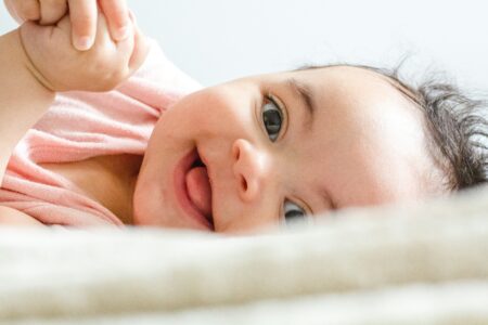 Baby's zijn slimmer dan we denken, maar ze hebben de juiste aanwijzingen nodig