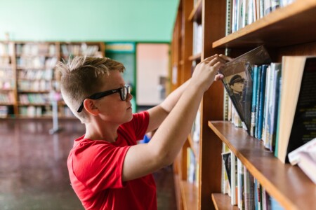 Als de spots uitgaan: de taalcoördinator als gids in de schoolbibliotheek